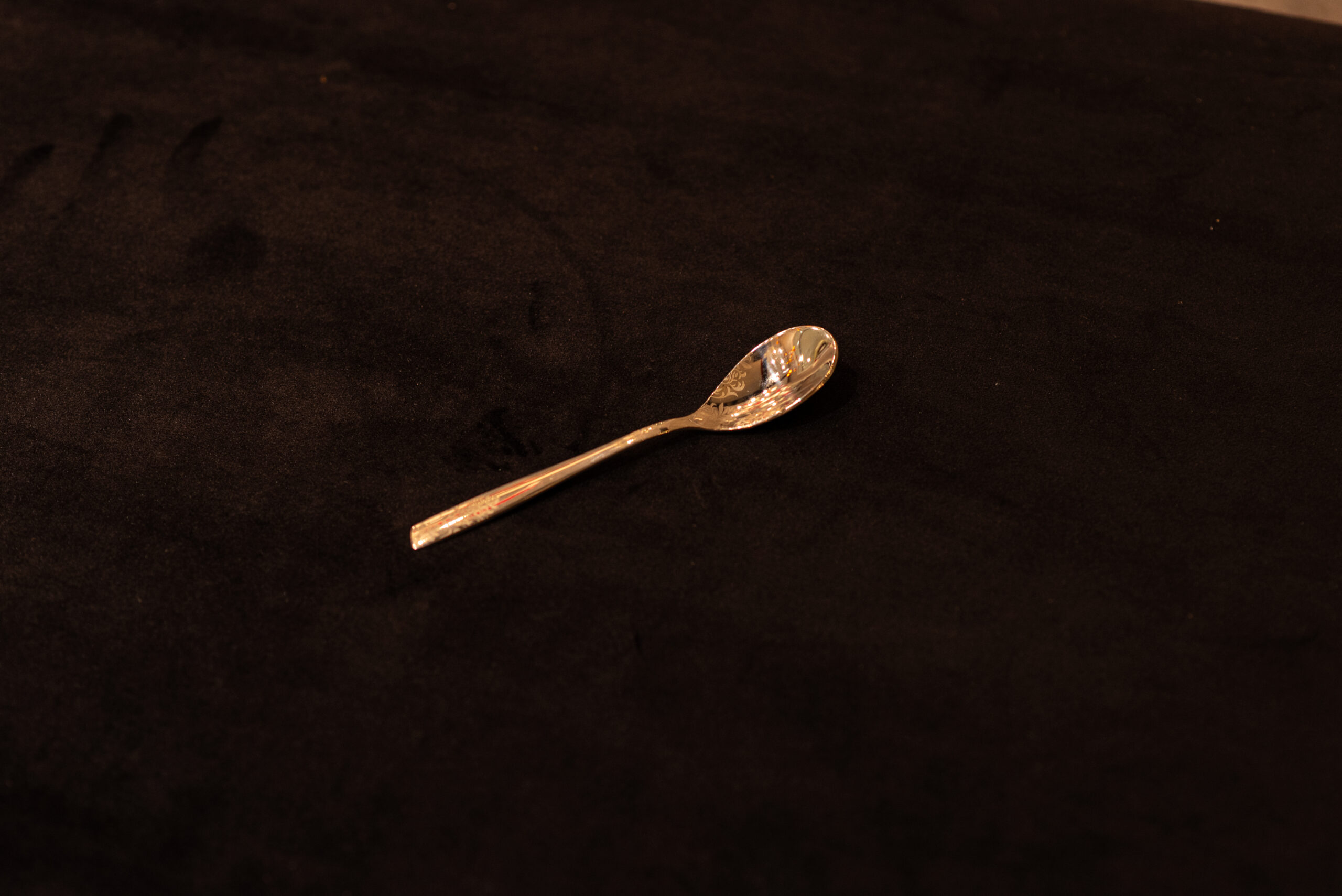 Thìa moka vàng cán trong có vẩy vàng - MLG1G-06008