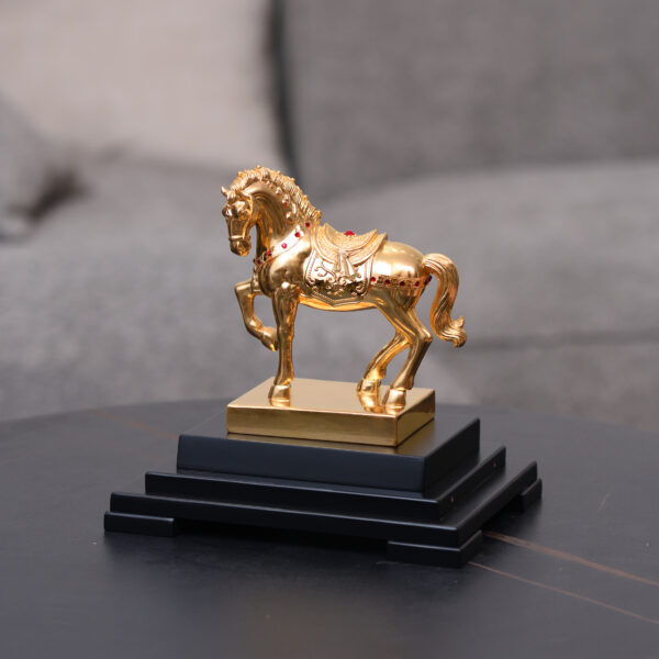 Ngựa vàng Mã Đáo Thành Công